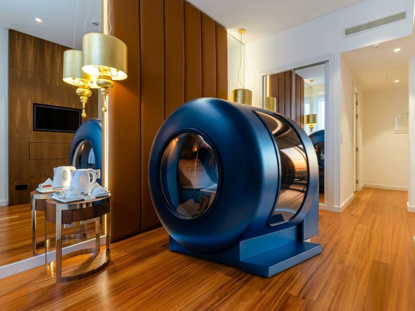 HCD Cabin Series C2 | Hyperbaric Chamber 2.0 ATA — in-room view
